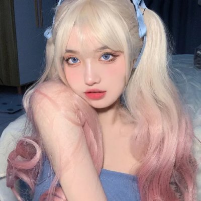 戴流苏耳环的少女