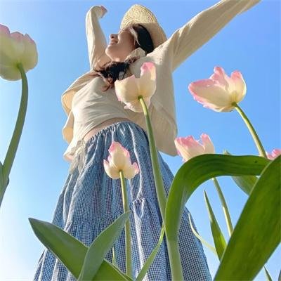 年轻女孩爱过来